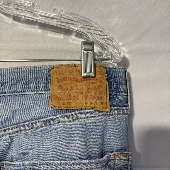 Levi’s 501 Light Wash Distressed Button Fly Jeans Straight Relaxed Men’s W36 L30 - Picture 4 of 7